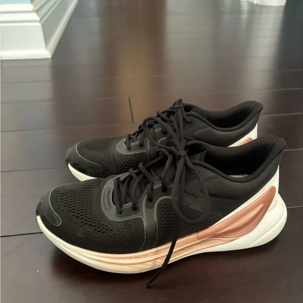 Lululemon blissful women's running shoe - Picture 3 of 6